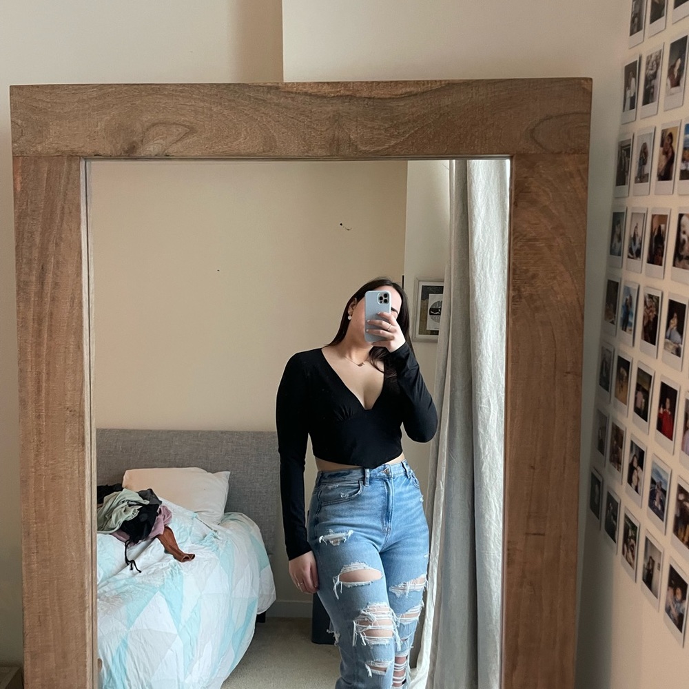 Cropped black garage shirt